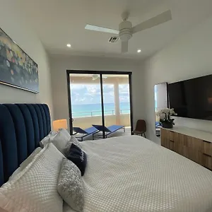 ocean-front-seadreams-luxury-2-with-7-mile-beach-views.comcaribbean.com/